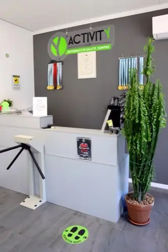 La reception e i tornelli d’ingresso