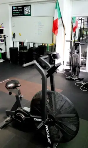 Air bike e area pesi